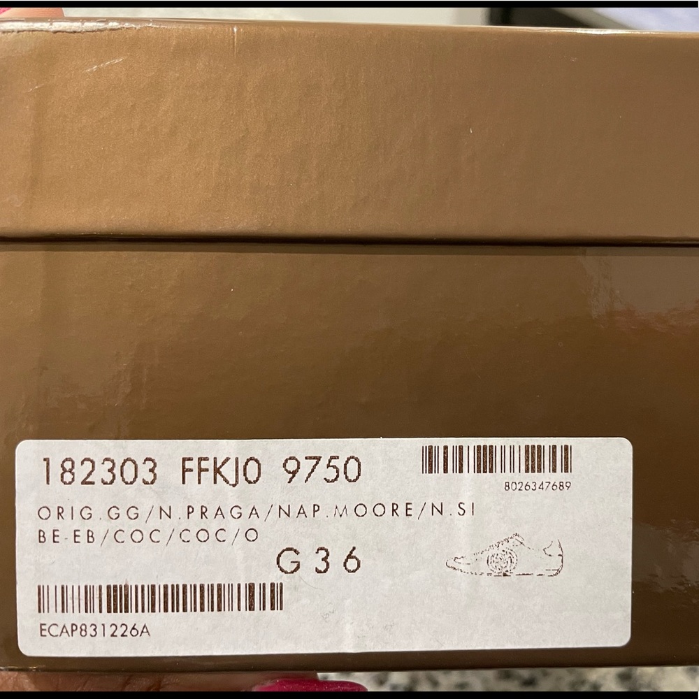 Gently Used Gucci Sneakers (Sz 6). - Picture 6 of 6